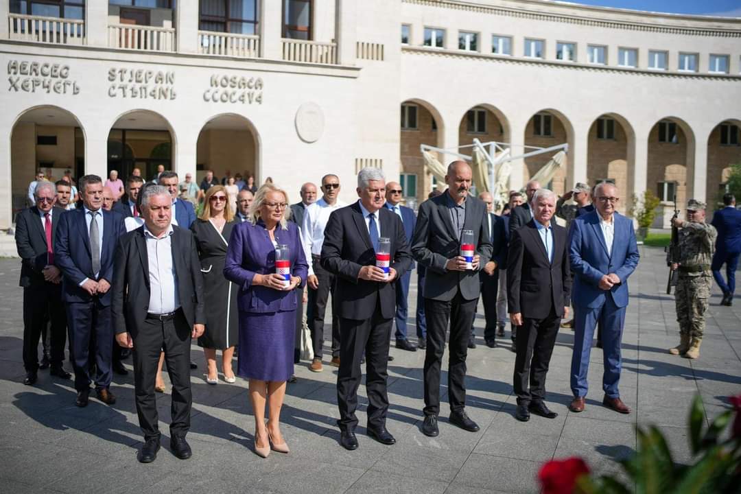 U Mostaru obilježena 31. obljetnice utemeljenja Hrvatske Republike Herceg-Bosne, visoko izaslanstvo predvodio dr. Čović