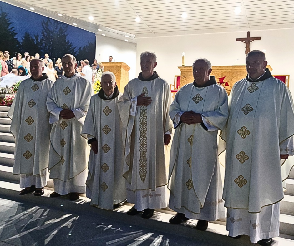 Dijamantni, zlatni i tri srebrna svećenička jubileja proslavljena na Humcu